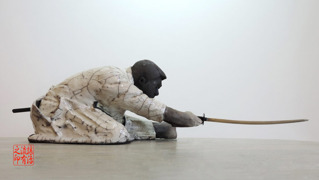 Détail d'une pièce en Raku Iaido montrant le mouvement du sabre, par Georges Roux