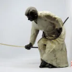 Statue en céramique Raku thème Iaido, création artisanale de Georges Roux, artiste nazairien — Georges Roux