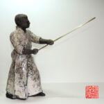 Détail d'une pièce en Raku Iaido montrant le mouvement du sabre, par Georges Roux