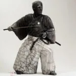 Statue en céramique Raku thème Iaido, création artisanale de Georges Roux, artiste nazairien — Georges Roux