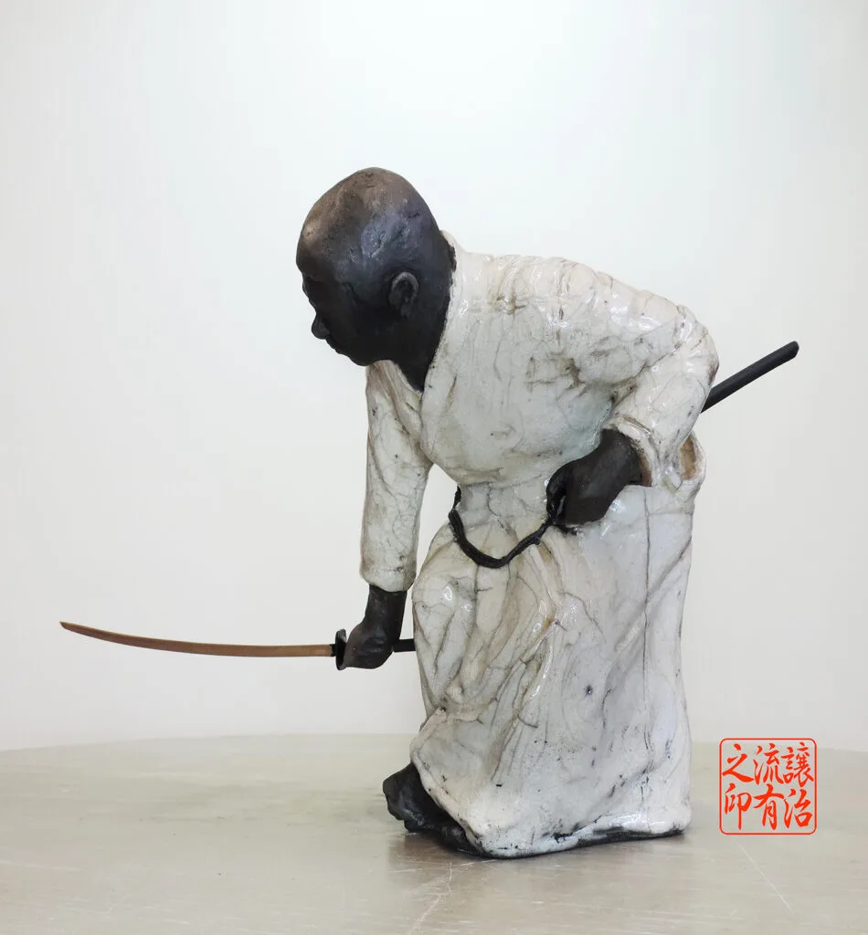 Statue en céramique Raku thème Iaido, création artisanale de Georges Roux, artiste nazairien