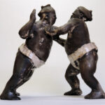 Sculpture Raku représentant un combattant de Kendo, réalisée par le sculpteur Georges Roux à Saint-Nazaire