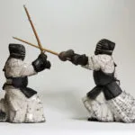 Sculpture Raku représentant un combattant de Kendo, réalisée par le sculpteur Georges Roux à Saint-Nazaire — Georges Roux